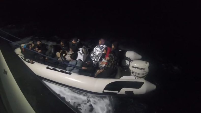 İzmir'de Umut Dolu Operasyon: &Ccedil;ok Sayıda G&ouml;&ccedil;men Kurtarıldı