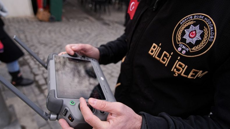 İzmir'de Yeni Yıl &Ouml;nlemleri: Dron Destekli Asayiş Uygulaması Başlatıldı