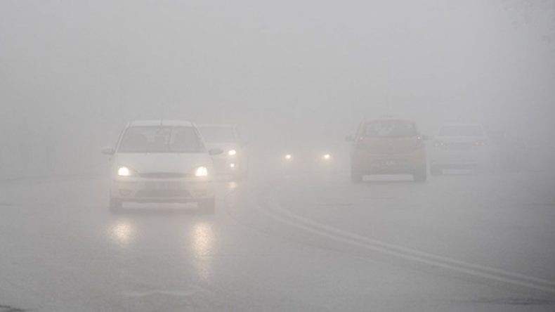 İzmir'de Yoğun Sis Alarmı: G&ouml;r&uuml;ş Mesafesi 50 Metreye Kadar D&uuml;şt&uuml;!