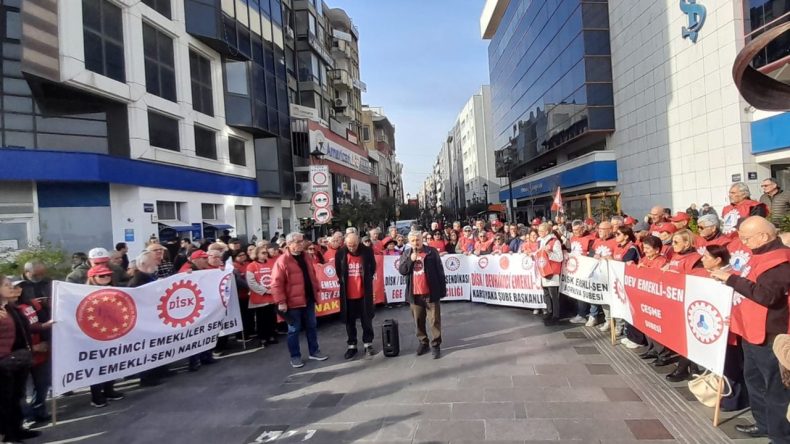 İzmir'deki Emekliler Meydanda: İnsanca Yaşama Hakkı İçin Eylem