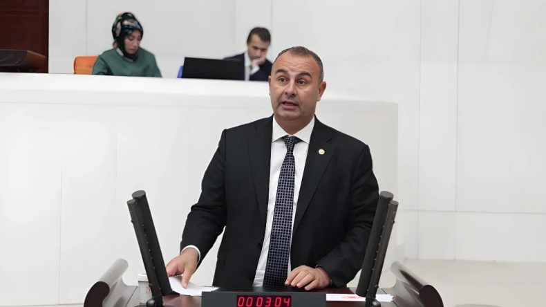 İzmir'deki Okullarda Su Problemi: Bakan Tekin'e Tepki