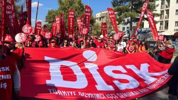 İzmir'den Sendikalardan Kararlı Talep: İş&ccedil;ilerin &Uuml;cretleri Zamanında &Ouml;densin!