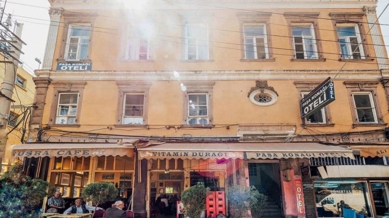 İzmirli Emekliler Otel K&ouml;şelerinde Zorlu Bir Hayat S&uuml;r&uuml;yor!