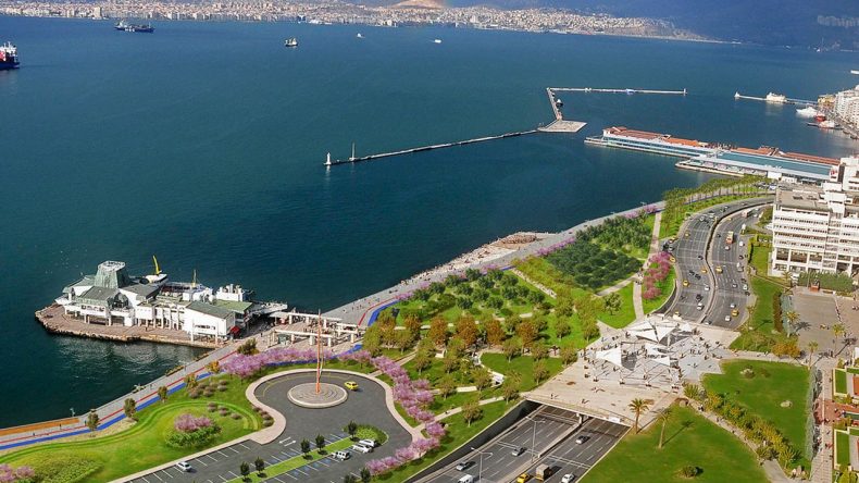 İzmir&rsquo;in En G&uuml;zeli: Hangi İl&ccedil;e Sizi &Ccedil;ağırıyor?
