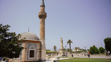 İzmir&rsquo;in En K&uuml;&ccedil;&uuml;k Camisi: &Ouml;n&uuml;nden Mutlaka Ge&ccedil;tiniz