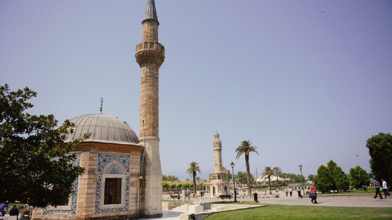 İzmir&rsquo;in En K&uuml;&ccedil;&uuml;k Camisi: &Ouml;n&uuml;nden Mutlaka Ge&ccedil;tiniz