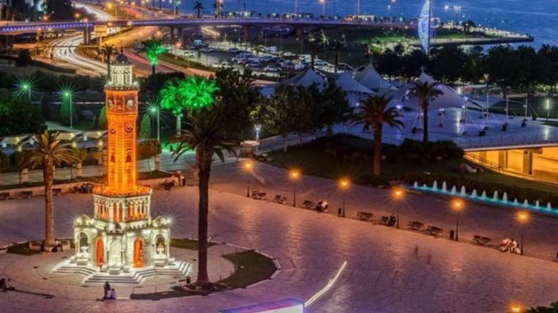 İzmir’in Kalbinde Yeni Yıl Buluşması: Ücretsiz Festival 31 Aralık’a Kadar Sürecek