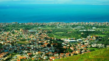 İzmir&rsquo;in Kalbine Yakın: Deniz, Orman ve Huzur… Aradığınız Her Şey Bu K&ouml;yde