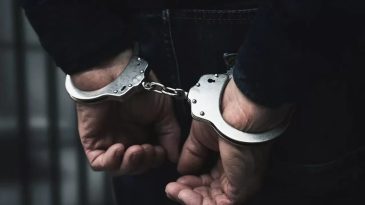 İzmir&rsquo;de 61 Yıl Hapis Cezasıyla Aranan Kadın Su&ccedil; Makinesi Yakalandı