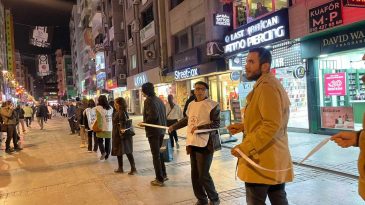 İzmir&rsquo;de Barış Zinciri: 2025 Yılında &Uuml;lke Genelinde Kaygı Verici Yaşam Hakkı İhlalleri Yaşandı!