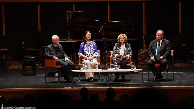 İzmir’de Dünya Türk Dili Ailesi Günü Coşkusu: Ortak Dil, Ortak Hafıza