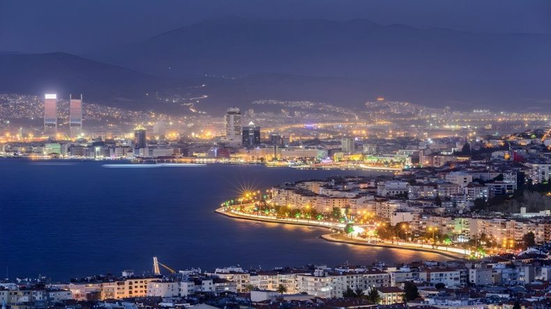 İzmir&rsquo;de Gezmeniz Gereken 5 İl&ccedil;e