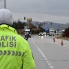 İzmir’de Yol Üzerinde Araç Yangını: Trafik Tıkanıklığı Yaşanıyor
