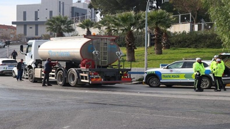 İZSU Tankeri Kontrolden &Ccedil;ıktı: 4 Ara&ccedil;ta Hasar Meydana Geldi!