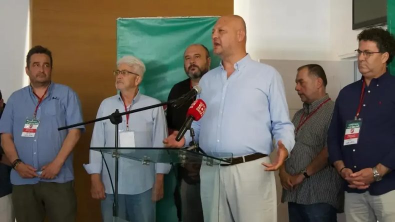 Karşıyaka'dan pankarta tepki: Armamız oyuncak değildir!