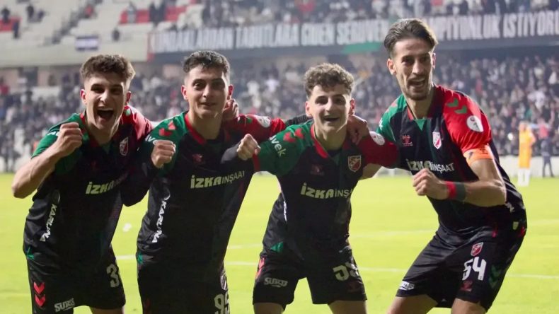 Karşıyaka'nın Yıldızı Adem Yeşilyurt: Milli Takım ve Fenerbah&ccedil;e'nin G&ouml;zdesi!