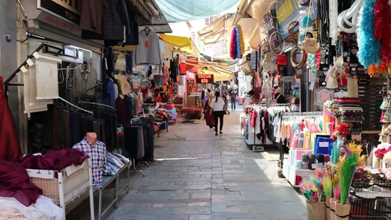 Kemeraltı Esnafından Büyükşehir'e Yılbaşı Tepkisi: Siyasi Kötülük Yapılıyor