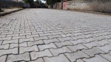 Kiraz&rsquo;da Hizmet Gelmeyince Mahalleli Hayvanlarını Satarak Sokaklarını Yeniledi