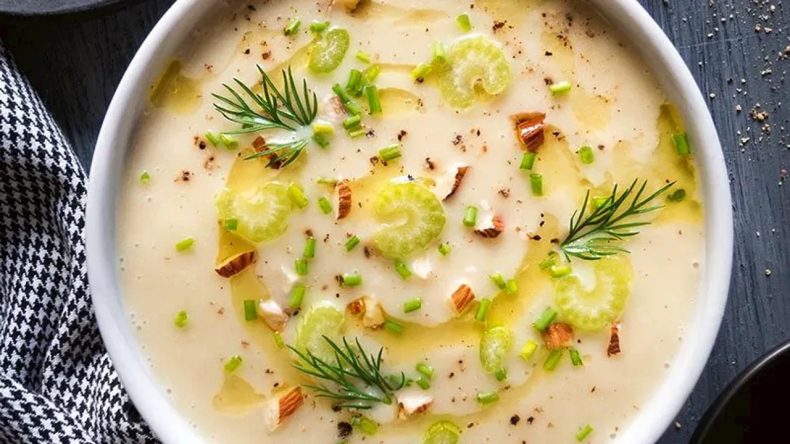 Kış Aylarının Vazge&ccedil;ilmezi: Terbiyeli Kereviz &Ccedil;orbası Nasıl Yapılır?