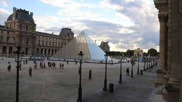 Louvre M&uuml;zesi &Ccedil;alışanları Greve Gitme Hazırlığında