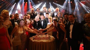 Melek Mosso'nun Elbisesi ve Serkan Kaya'nın Tespihi Eğitime Destek Oluyor