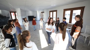 Menderesli &Ccedil;ocuklar Tiyatroyla Buluştu