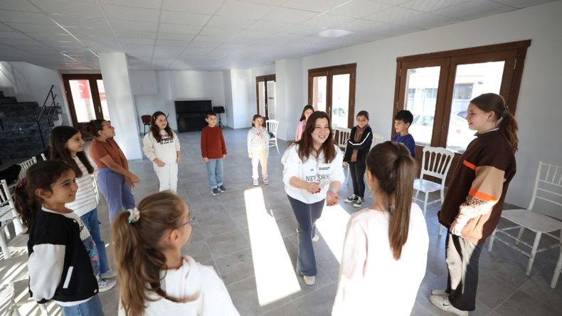 Menderesli Çocuklar Tiyatroyla Buluştu