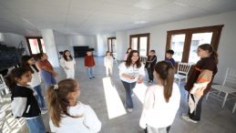 Menderes&rsquo;te &Ccedil;ocuklara Tiyatro Eğitimi