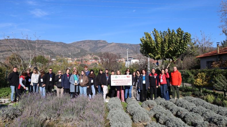 Menemen&rsquo;de Uluslararası Heyet S&uuml;rd&uuml;r&uuml;lebilir Tarım İşletmelerini Ziyaret Etti
