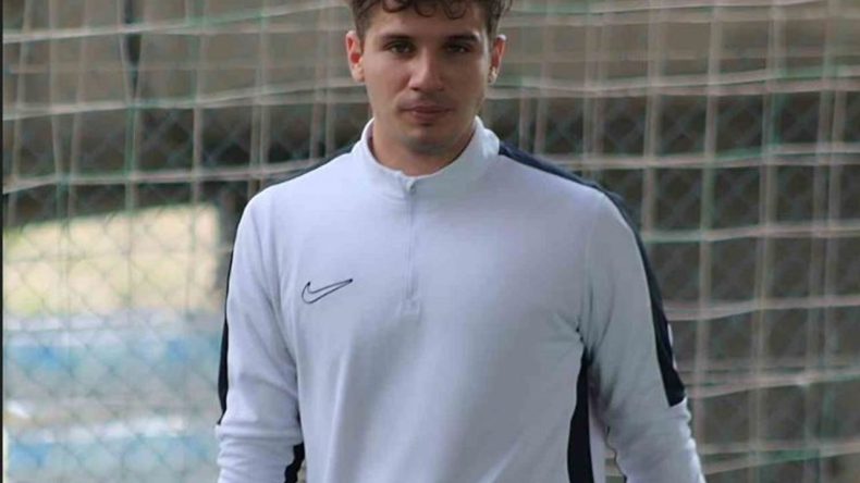 Takımsız Kalan İzmirli Kaan, Halı Saha Kalecisi Oldu!