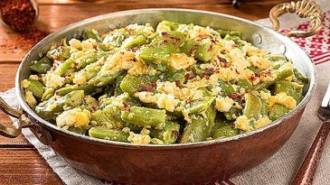 Taze fasulyeyi bir de b&ouml;yle deneyin: İzmir usul&uuml; fasulye kavurması nasıl yapılır?