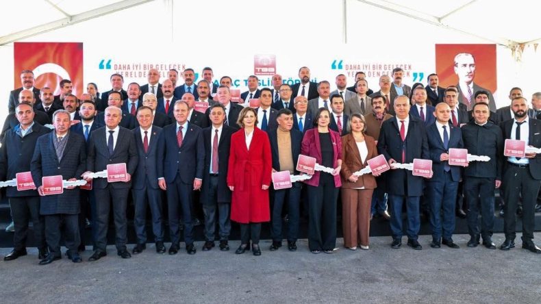 TBB'den Seferihisar'a &Ccedil;&ouml;p Kamyonu Desteği