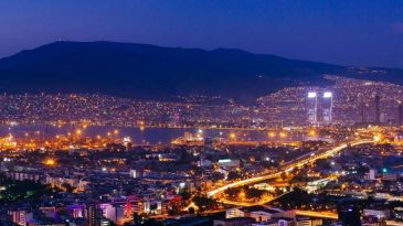 T&uuml;rkiye&rsquo;nin En Pahalı B&ouml;lgeleri A&ccedil;ıklandı: İzmir Lokanta ve Otellerde Zirvede!
