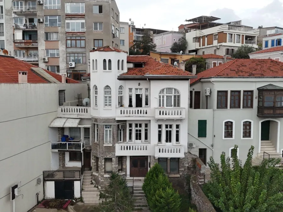 İzmir'deki Köşkler