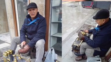 36 Yıldır İzmir Sokaklarında: Telefonla &Ccedil;alışan İlk Ayakkabı Boyacısı
