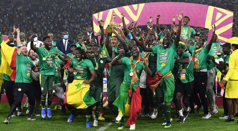 Afrika Kupası&rsquo;nda tarihi final: Sahadan &ccedil;ekildi, geri d&ouml;nd&uuml;, şampiyon oldu!