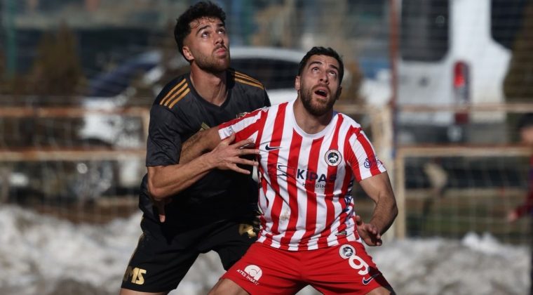 Aliağa Zirve Yolunda Ağır Yaralar Aldı