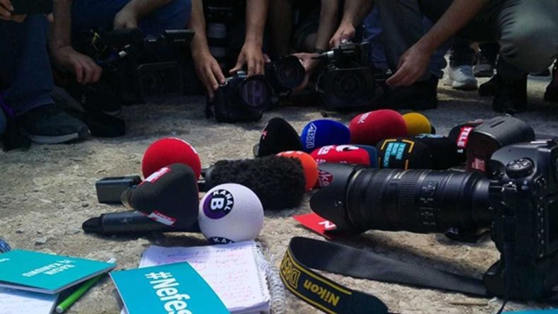 Asgari Yaşamlar: Gazeteciler Ge&ccedil;inemiyor!