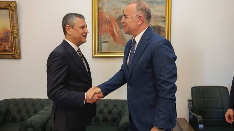 Başkan Işık&rsquo;tan CHP Genel Başkanı &Ouml;zg&uuml;r &Ouml;zel&rsquo;e ziyaret