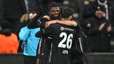 Beşiktaş'tan zorlu m&uuml;cadele: &Uuml;&ccedil; puanı kurtardı