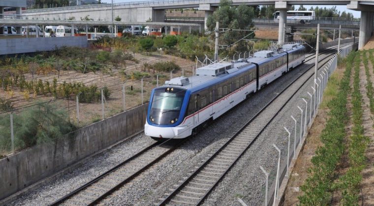 CHP İzmir İl Başkanı G&uuml;&ccedil;'ten TCDD'ye Sert Eleştiriler: "Y&uuml;k&uuml; B&uuml;y&uuml;kşehir'e Y&uuml;kl&uuml;yorsunuz"