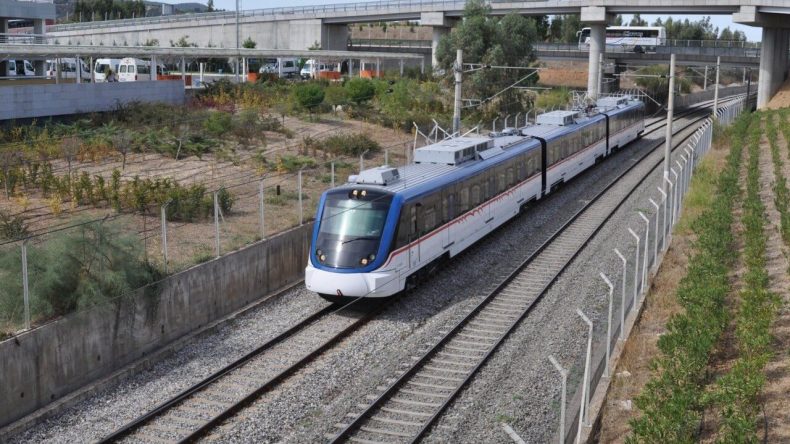 CHP İzmir İl Başkanı G&uuml;&ccedil;'ten TCDD'ye Sert Eleştiriler: "Y&uuml;k&uuml; B&uuml;y&uuml;kşehir'e Y&uuml;kl&uuml;yorsunuz"