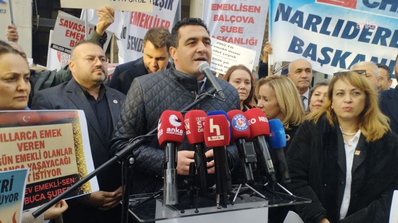 CHP İzmir'den SGK Önünde Eylem: Emeklilere Canlı Tabut!