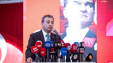 CHP İzmir&rsquo;de Yerel Medya Sorunlarını G&ouml;r&uuml;şmeye A&ccedil;tı: Gazeteciliği Engelleyen Yapılar Belirginleşti