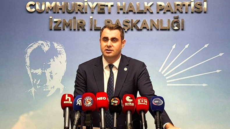 CHP'den AKP'ye Gediz Nehri Tepkisi: K&ouml;rfezi Kirli Tutalım da Eleştirelim Diye Bekliyorlar