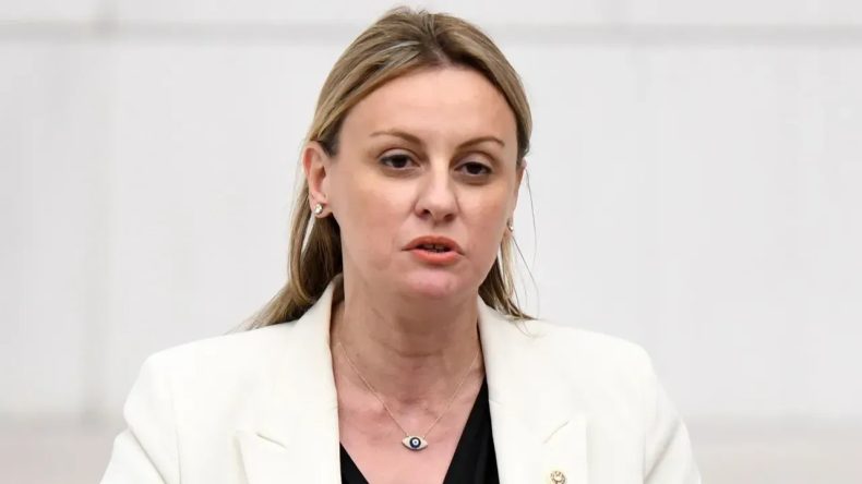 CHP’li Ösen, İzmir'deki Tarihi Binaların Vakıflara Devredilmesine Karşı Çıkıyor