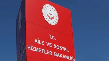 Cumhurbaşkanı Erdoğan imzaladı: İzmir&rsquo;de iki il m&uuml;d&uuml;r&uuml; değişti!