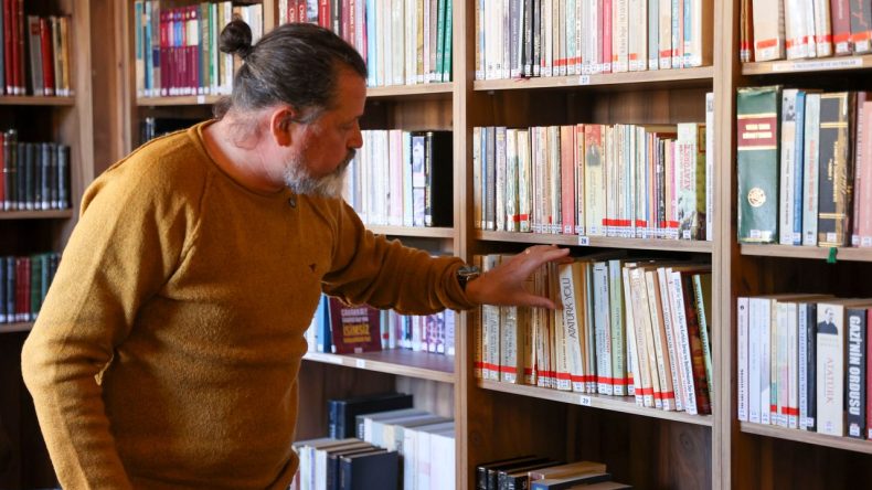 Cumhuriyet K&uuml;t&uuml;phanesi Araştırmacılara Işık Tutuyor