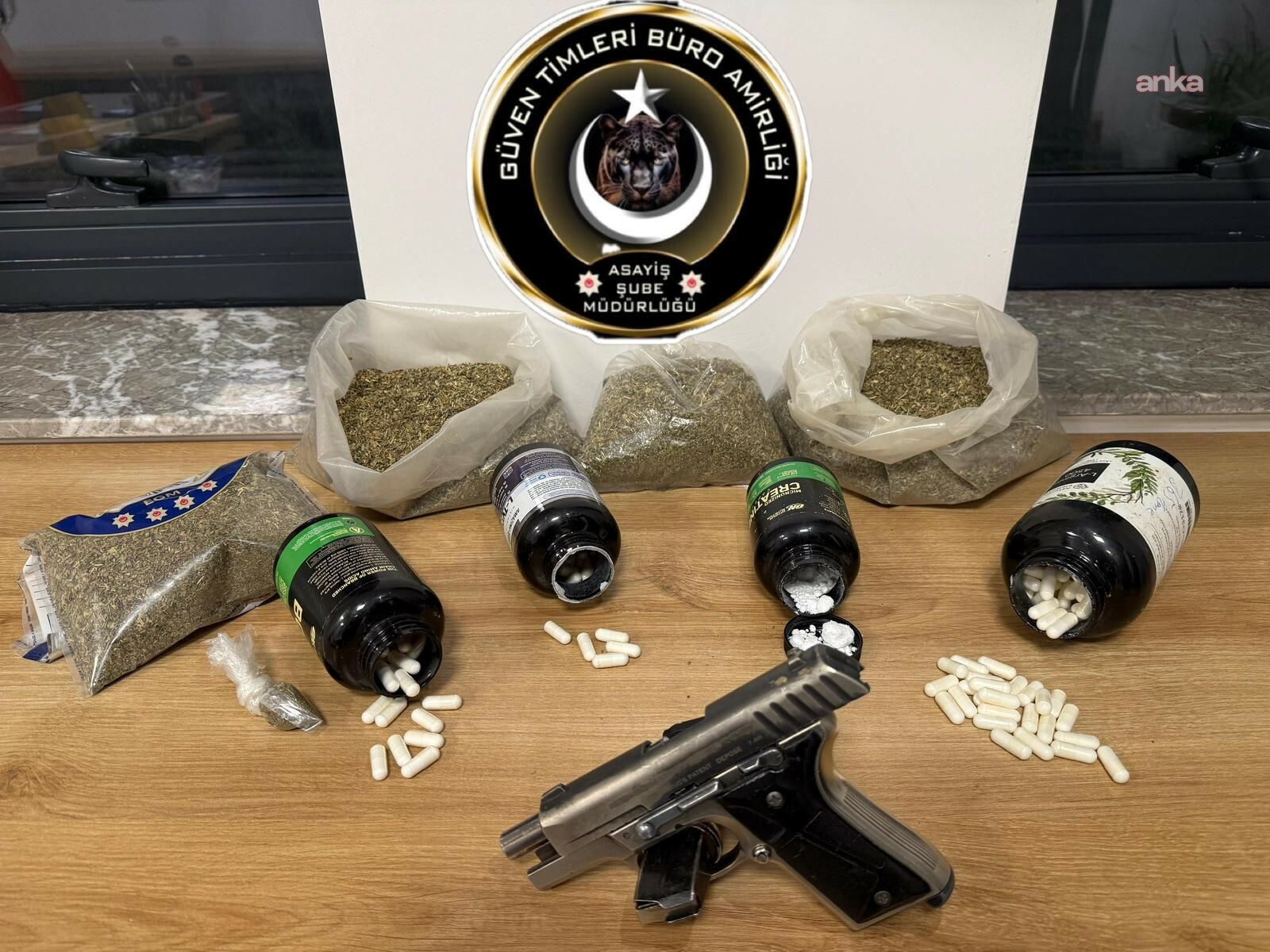 Uyuşturucu Maddeler ve Çalıntı Motosikletler Bulundu