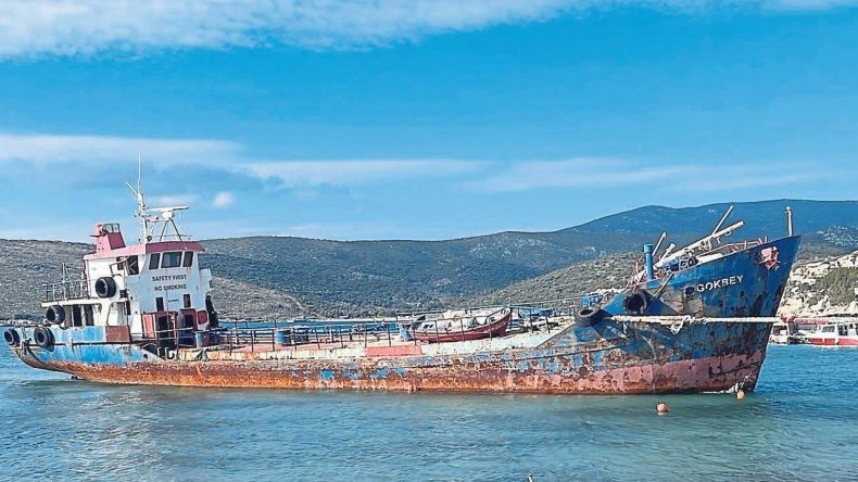 Doğal Sit Alanında S&ouml;k&uuml;len Gemi İ&ccedil;in Firmaya Ceza Kesildi